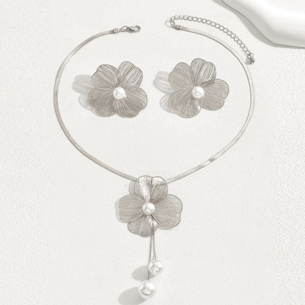 Floral Pearl Necklace and Earring Set - Image 5