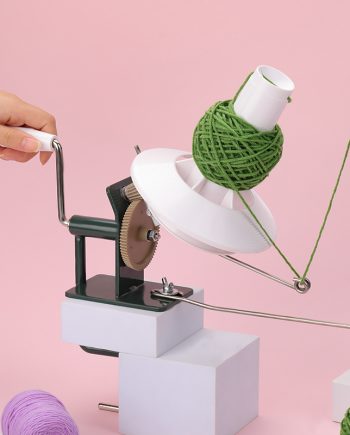 Household hand-crank yarn winding machine